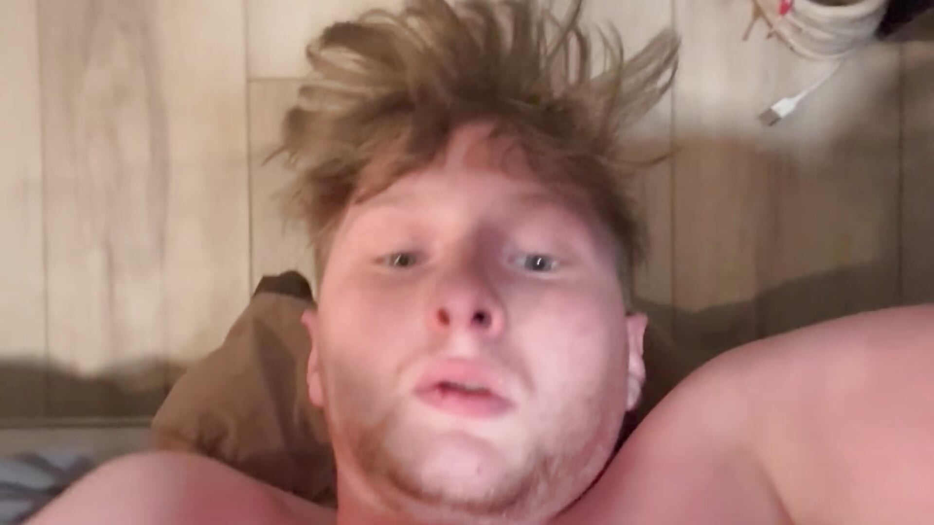 Cumming in my own mouth - vidéo du modèle de showcams Novvikk88