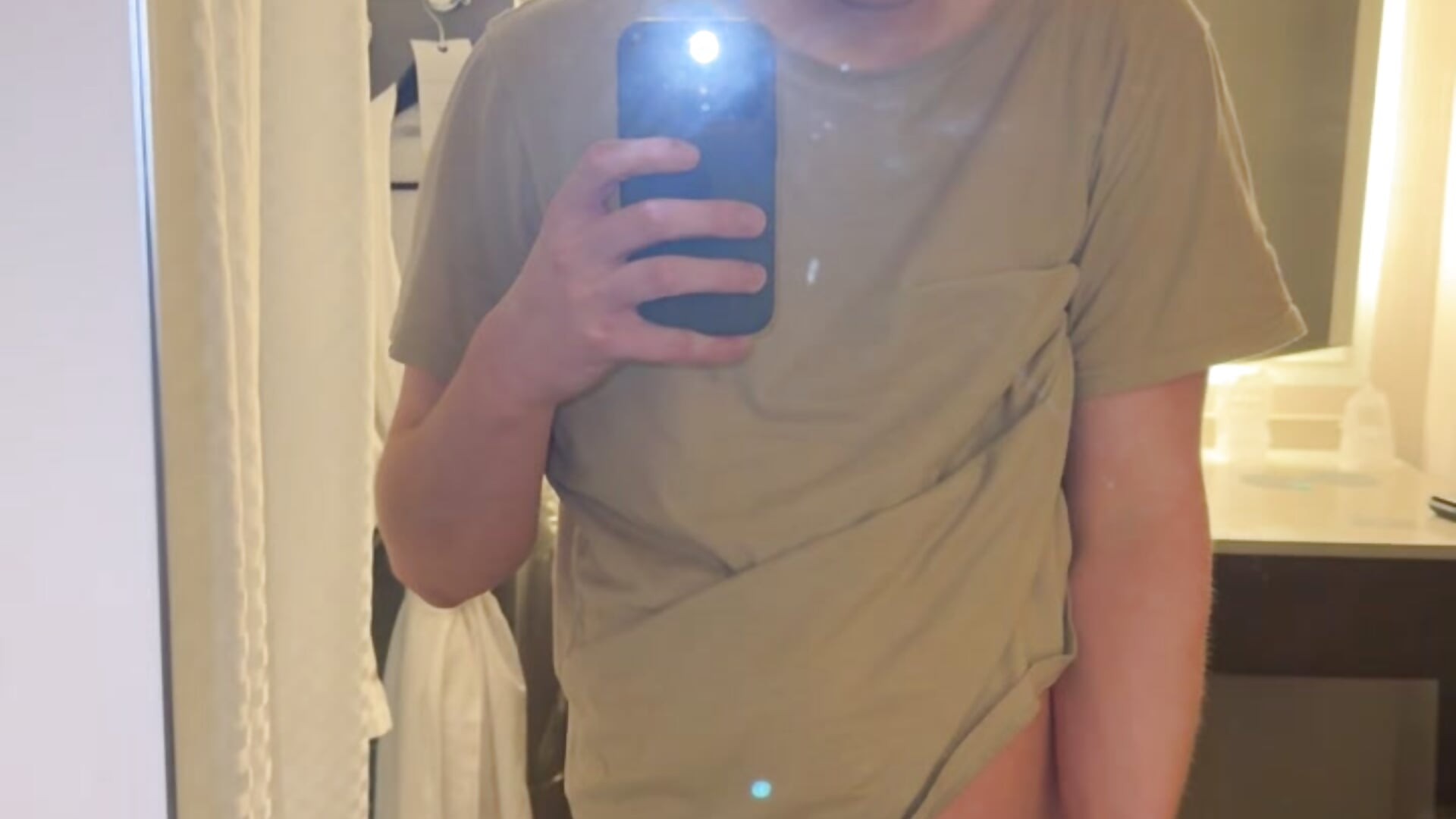 jerking my bwc in the mirror - vidéo du modèle de showcams Novvikk88