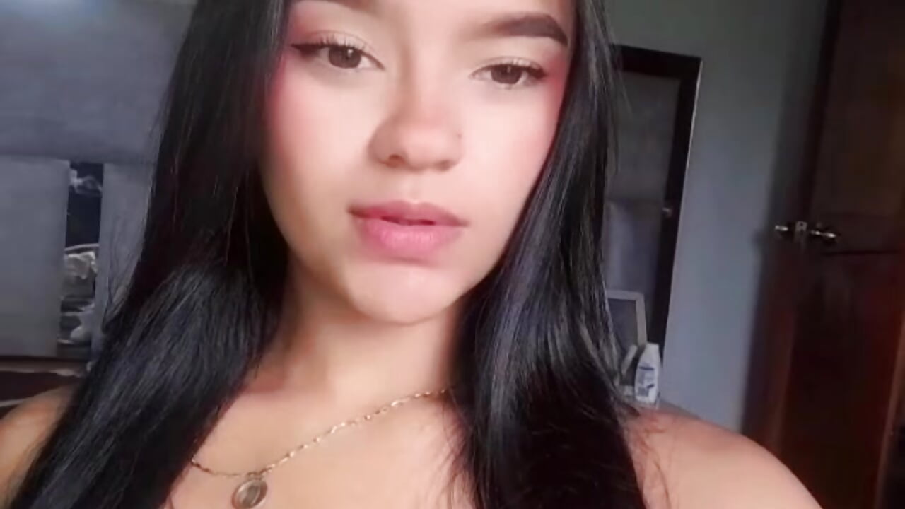 😘 - video by GabyMoreau cam model