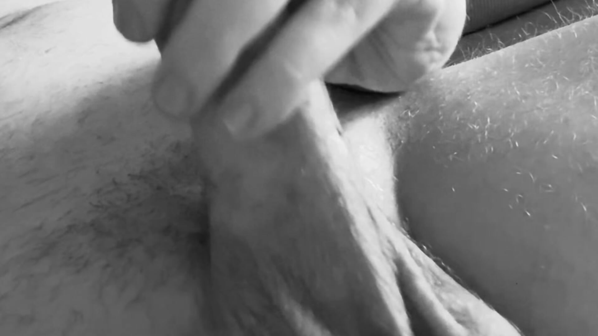 He masturbate / Er holt sich einen runter
