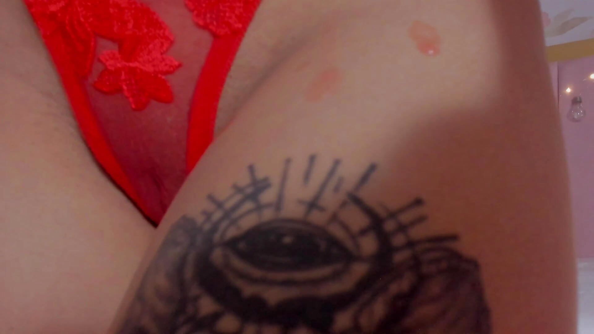 Tatto tour 💦🌸 - відео від вебкаммоделі luna_hot_ass