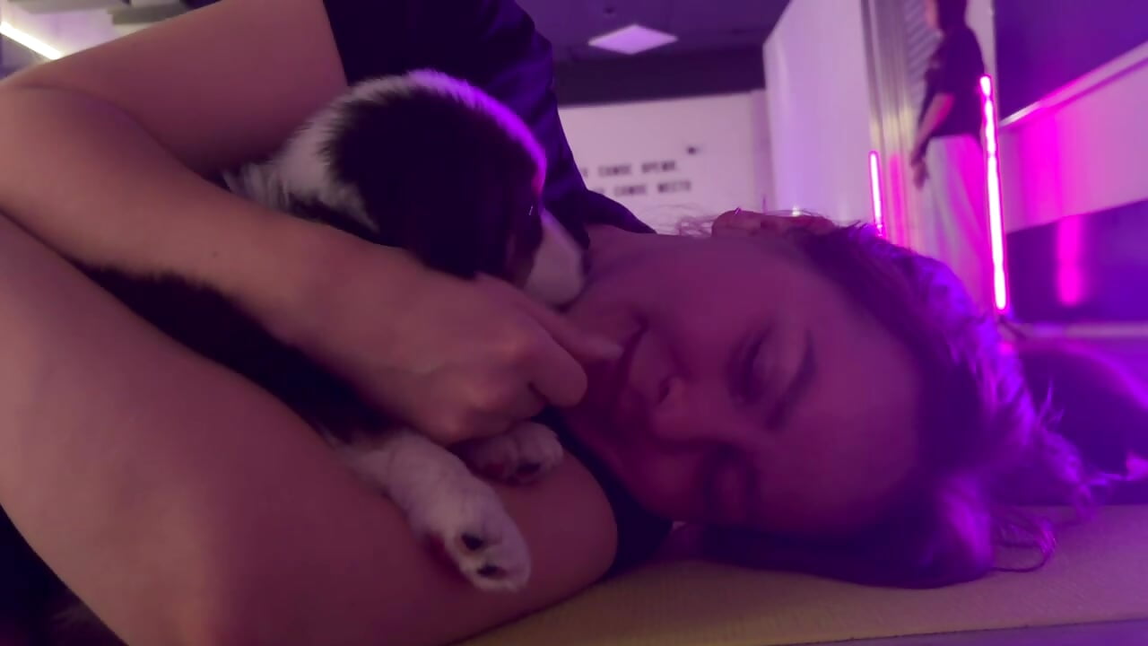 Yoga with puppies🤗 - Video von MikaBloom Cam-Model