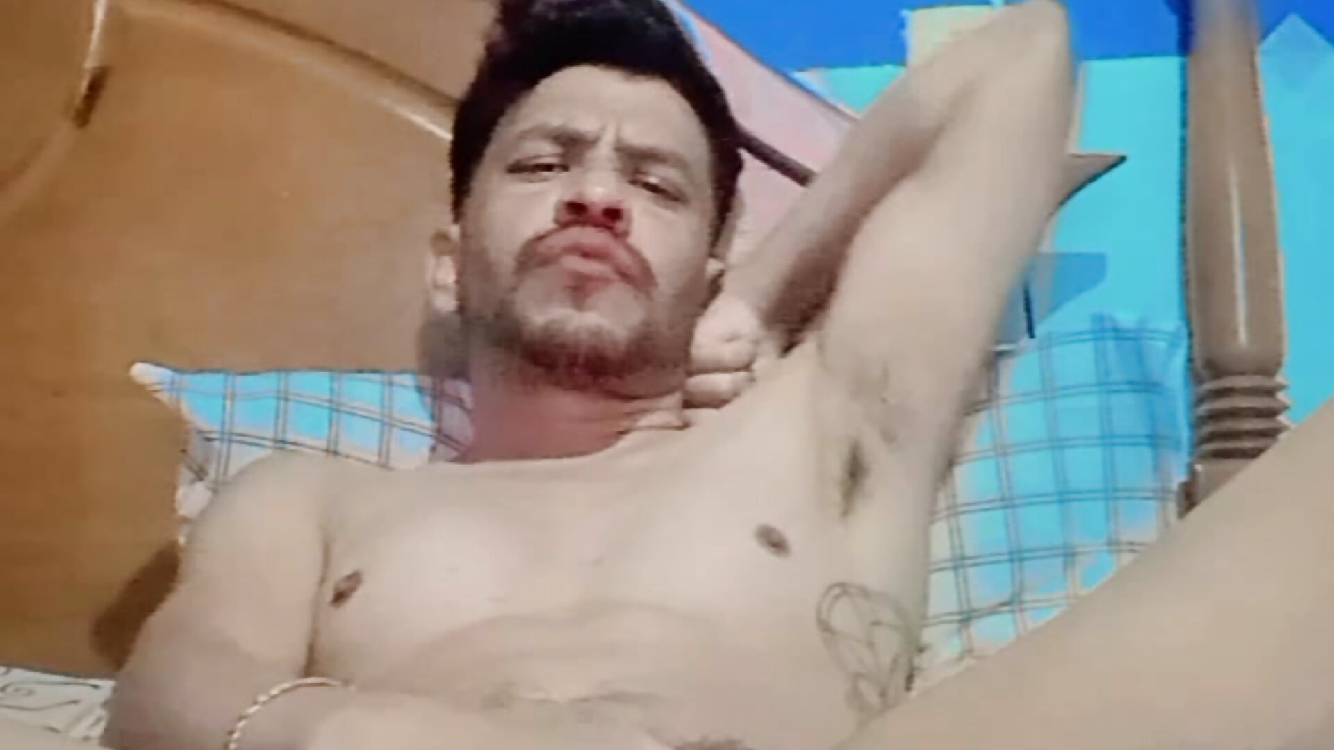 Playing whit me - video by ValidManhood cam model