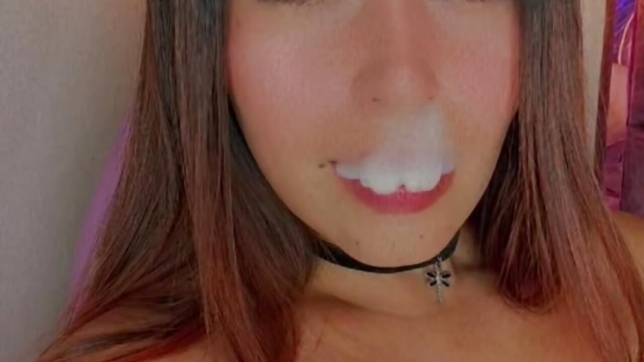 Smooking love ❤️🍁 - video by SashaGreyy_ cam model