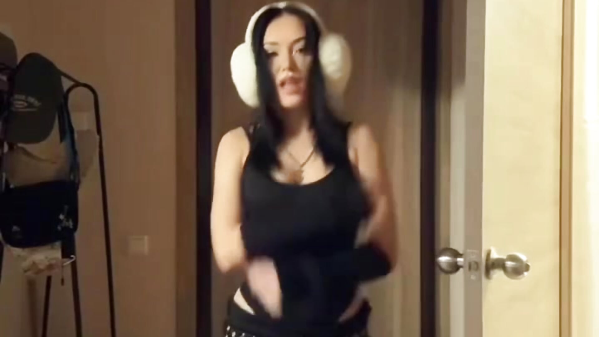 skateee	(ง ื▿ ื)ว - video di cutefrendlyuser modella di cam