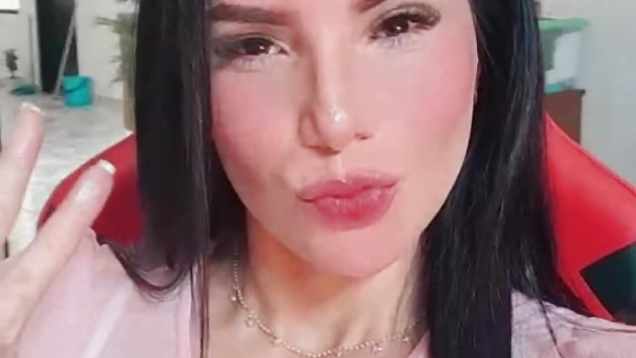 DIA FELIZ🥰  -DAY HAPPY🥰 - video by carol_latina13 cam model