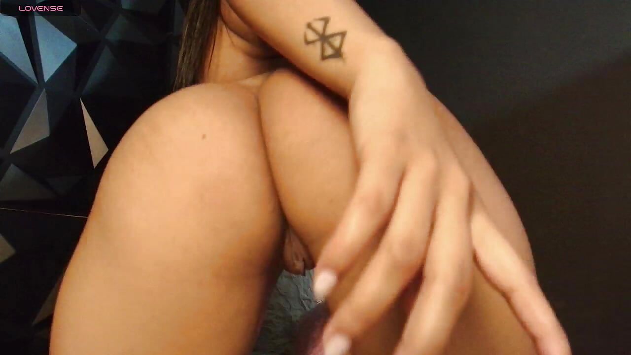 Twerking with pussy very close✨ - video av lilyth_bloom cam model