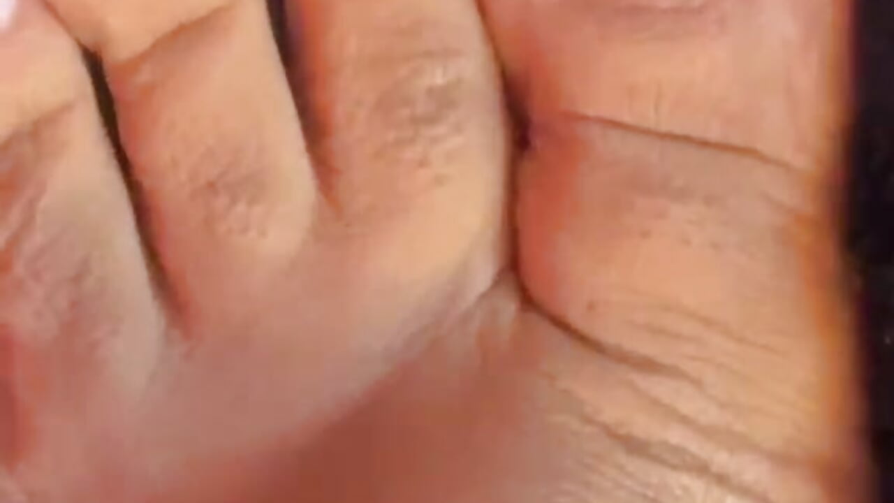ny sexy toes - video by DollyBrowncc cam model