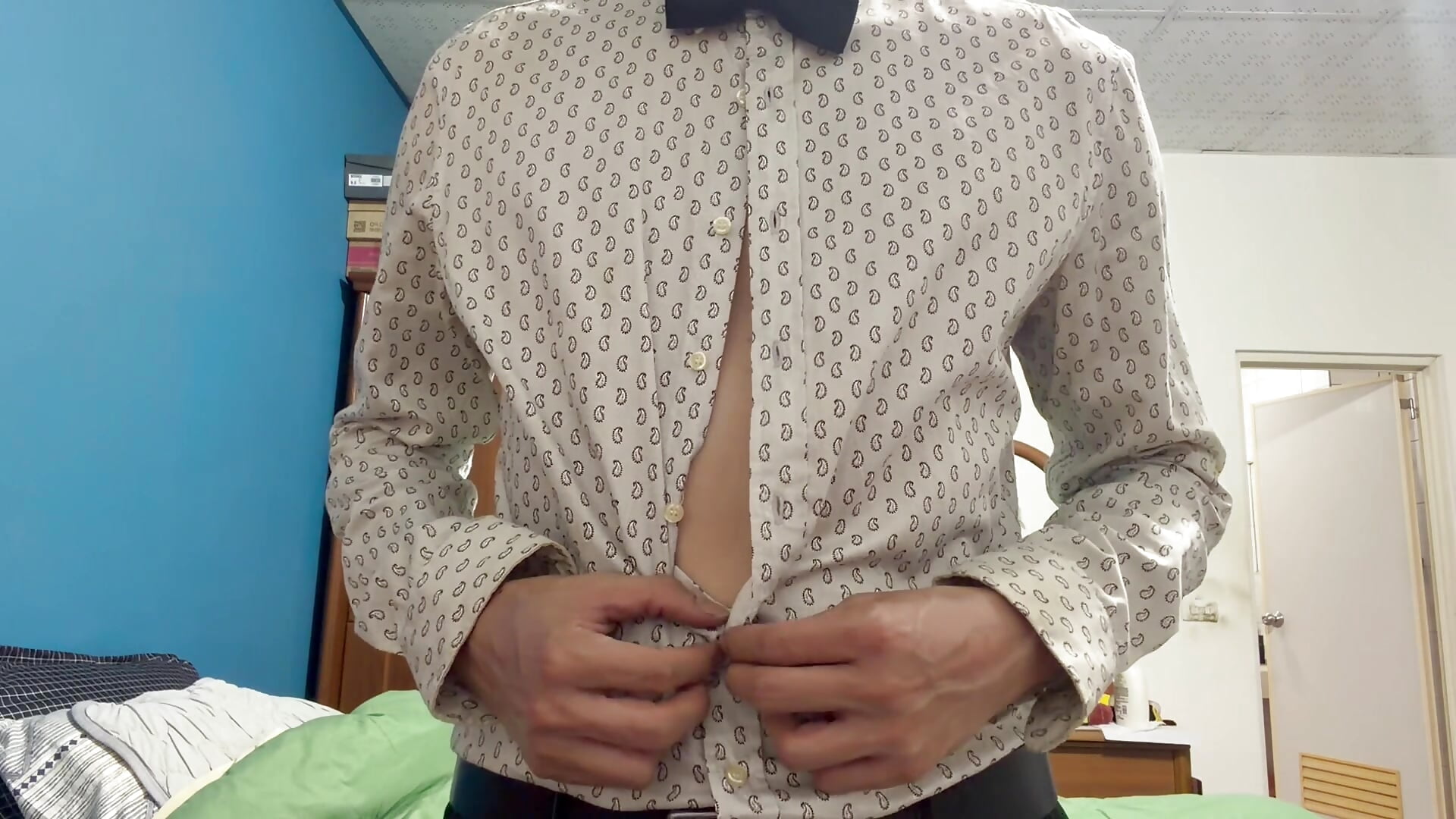 自己脫還是你幫我脫 - vidéo du modèle de showcams Rmangotw