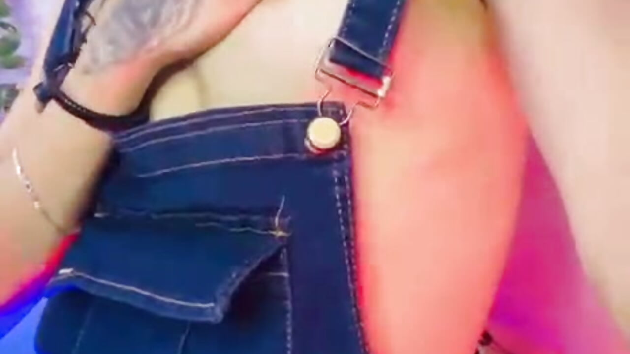 Cute Gardener - video by b3k_afrodict cam model