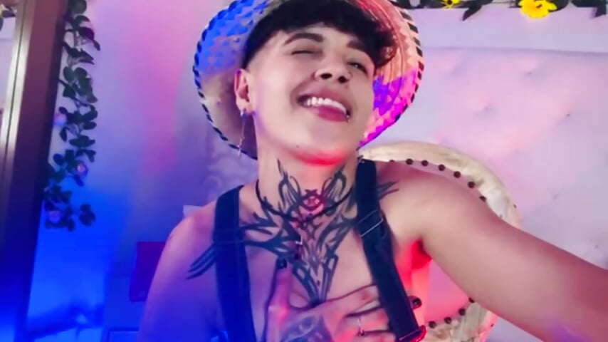 Sexy gardener - video by b3k_afrodict cam model