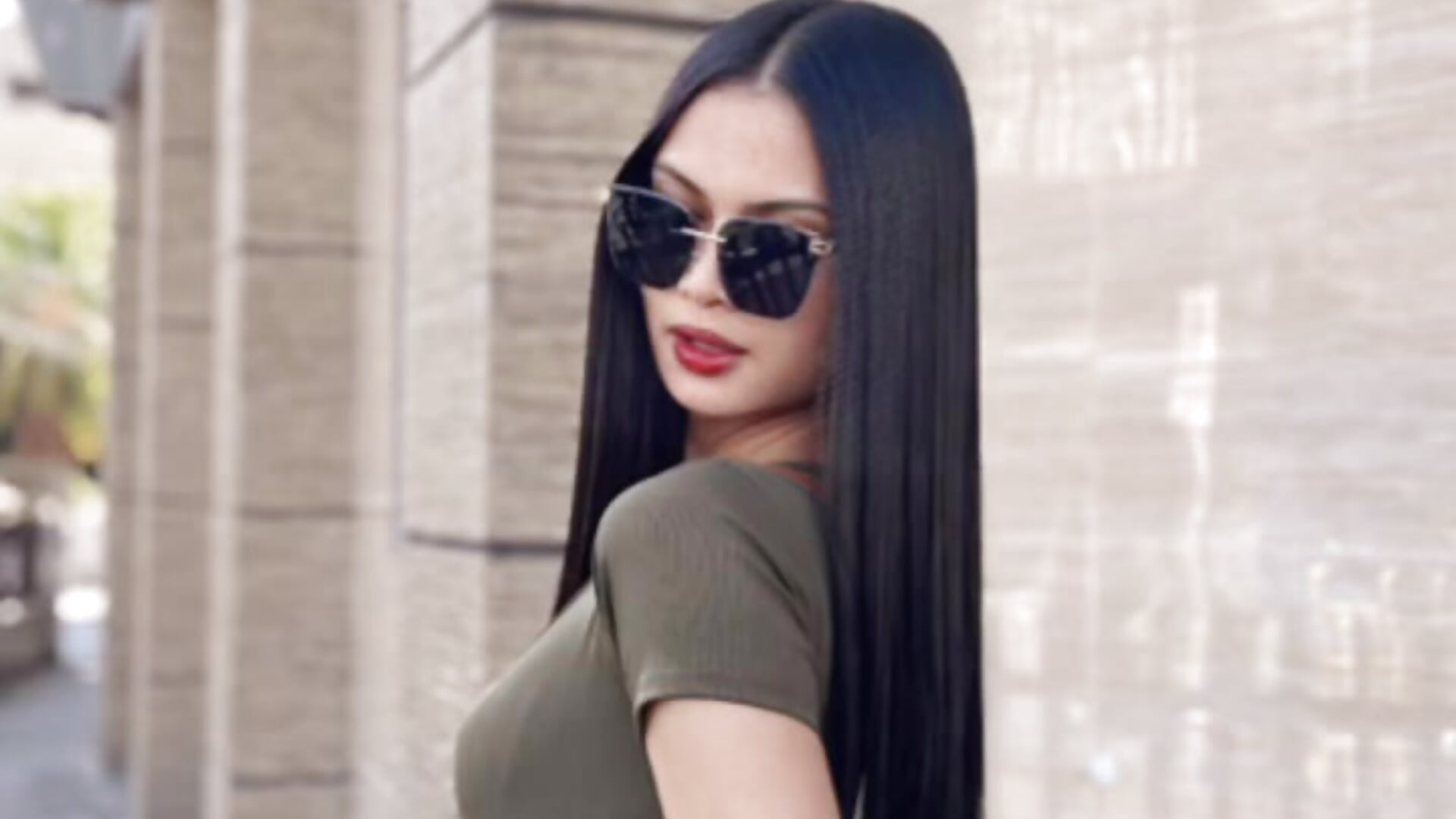 7FC6B920-C783-4C9C-80AD-D7E4D317B526 – video af Brownsausagerober cam-model