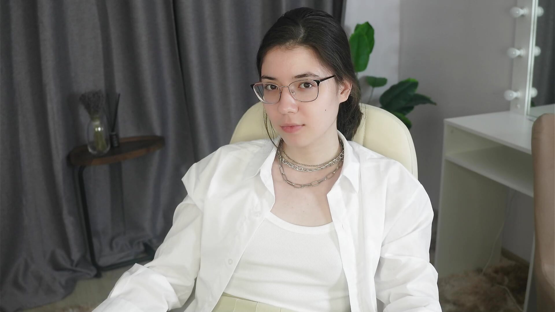 👀 - video by PhilomenaBoozer cam model