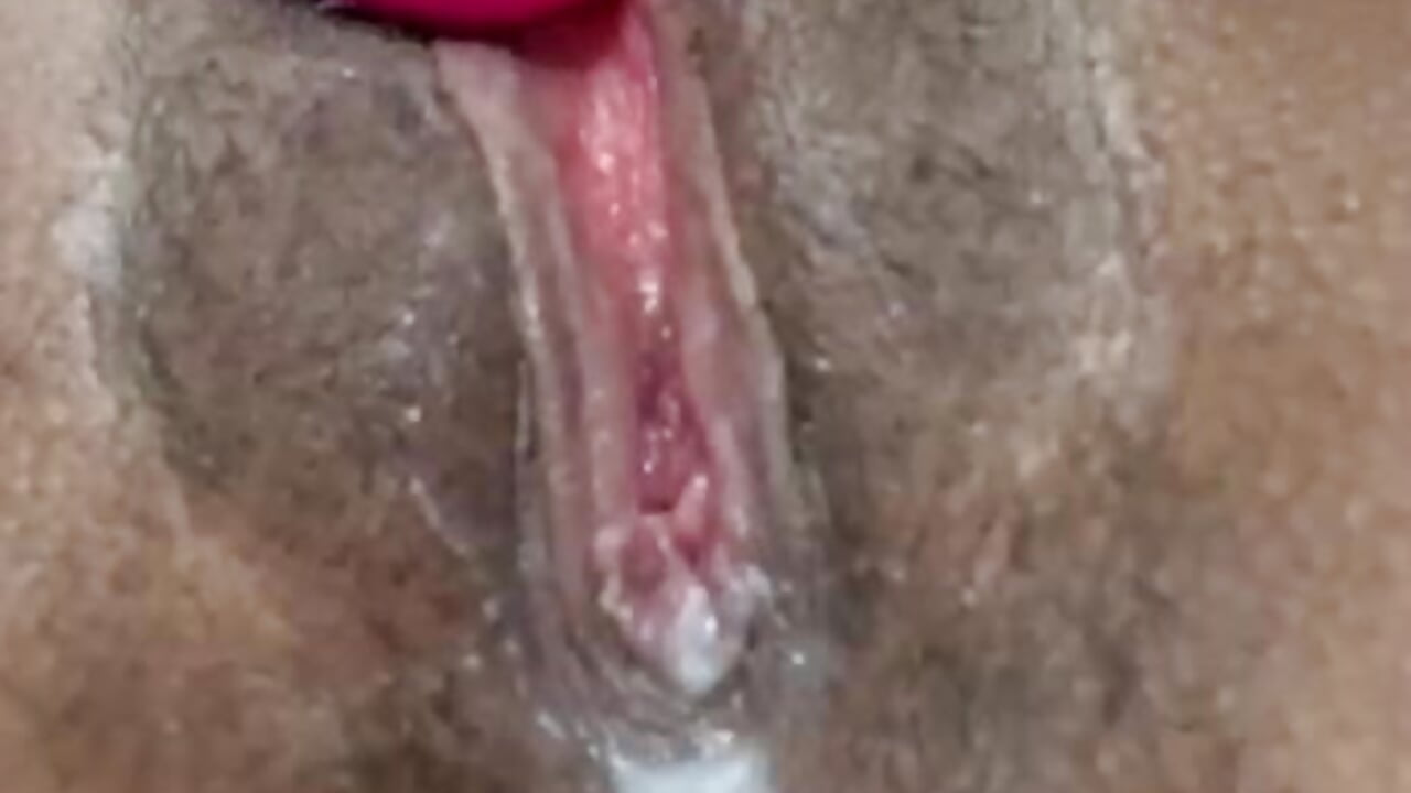 pass your tongue and enjoy my juices 😋 – video od webkamerové modelky LisaMendez