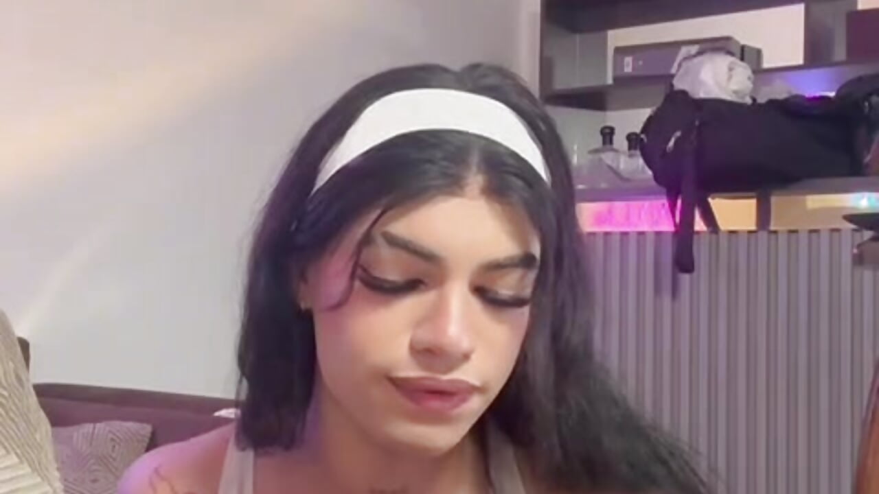 licking my hot milk on the table, do you want?💦🥛