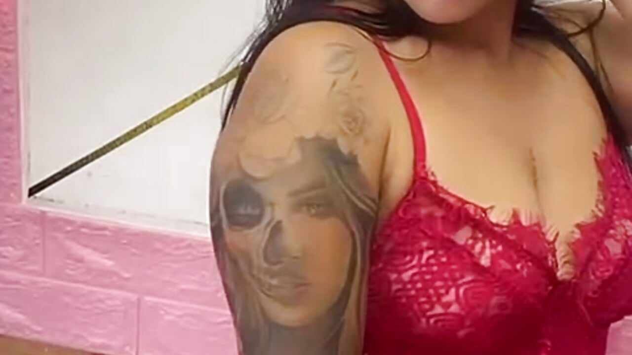 tattoo - відео від вебкаммоделі isabella_rossee