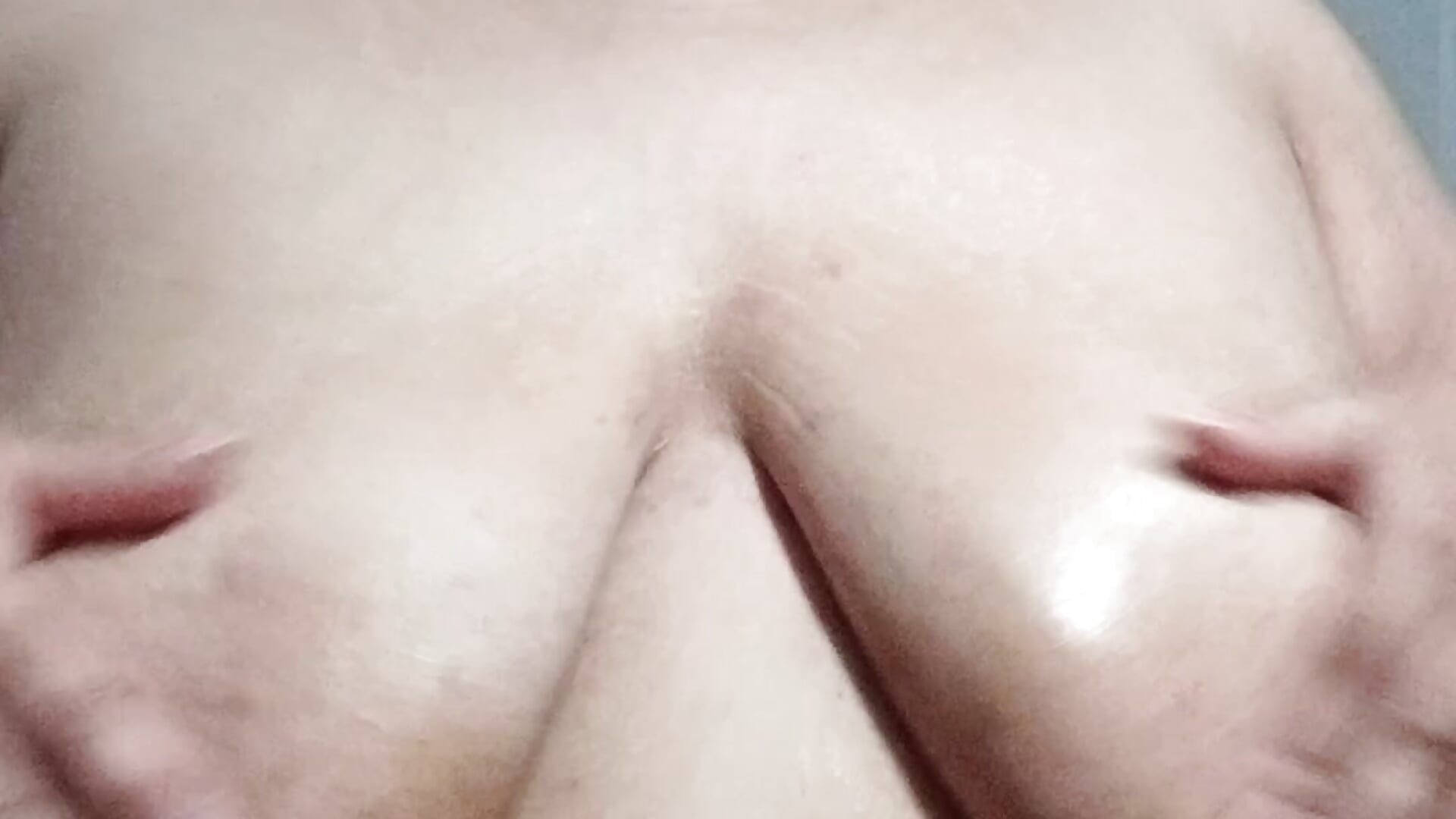 Putting oil on my big fat titties - video by SexyBBW10790 cam model