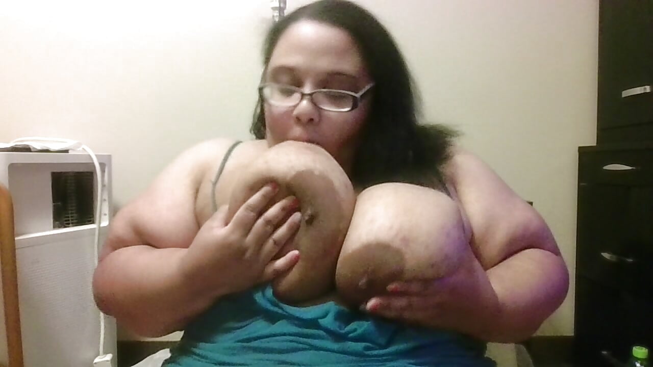 Sucking my dildo! - วิดีโอโดย SexyBBW10790 โมเดลแคม