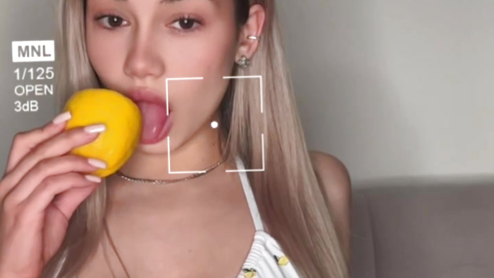 I like to lick lemons