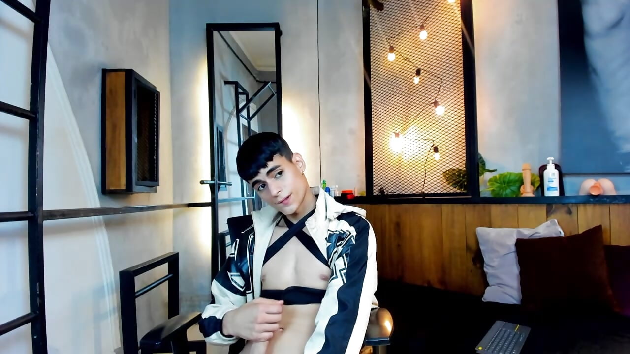 come with me, I'm a very hot boy, ready for anything - video by Dani_mc1 cam model