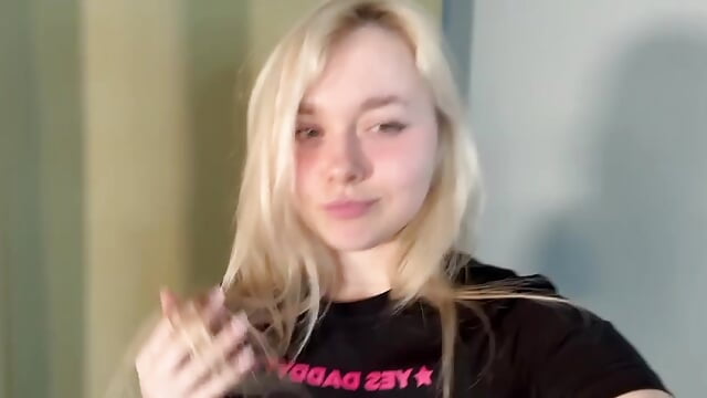 Meow - video oleh model kamera AccaCroyle