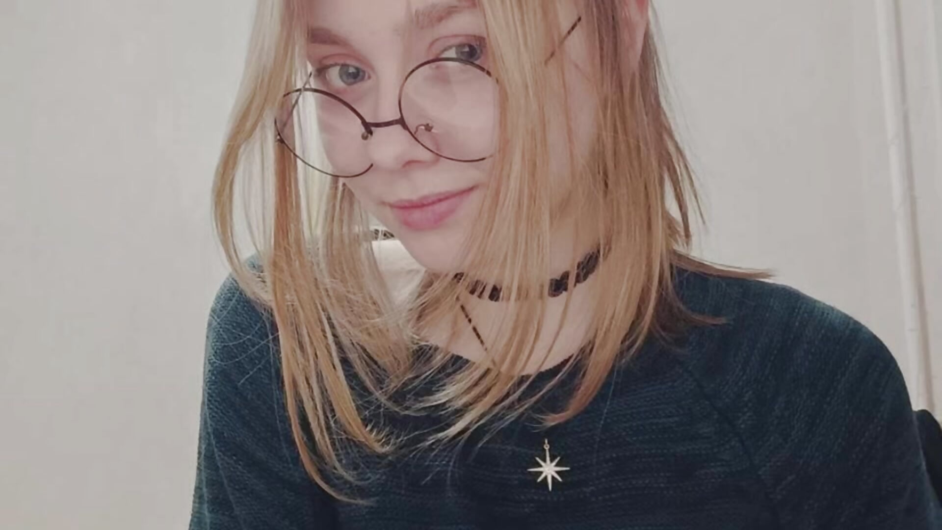 mood - video oleh model kamera AccaCroyle