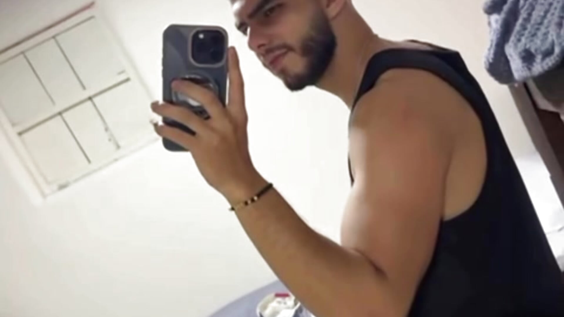 Milosky000 – Popularny filmik modela sprzed kamerki 227