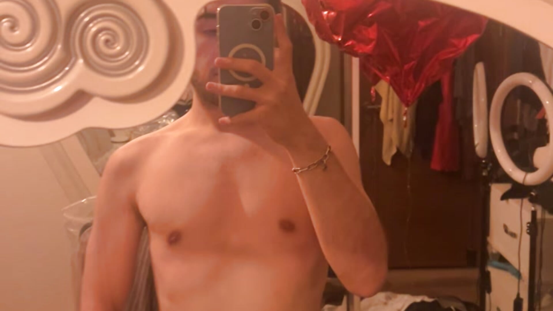 0126E9ED-7A51-4609-83F4-117700EB7B7E - video oleh model kamera toyboytlg