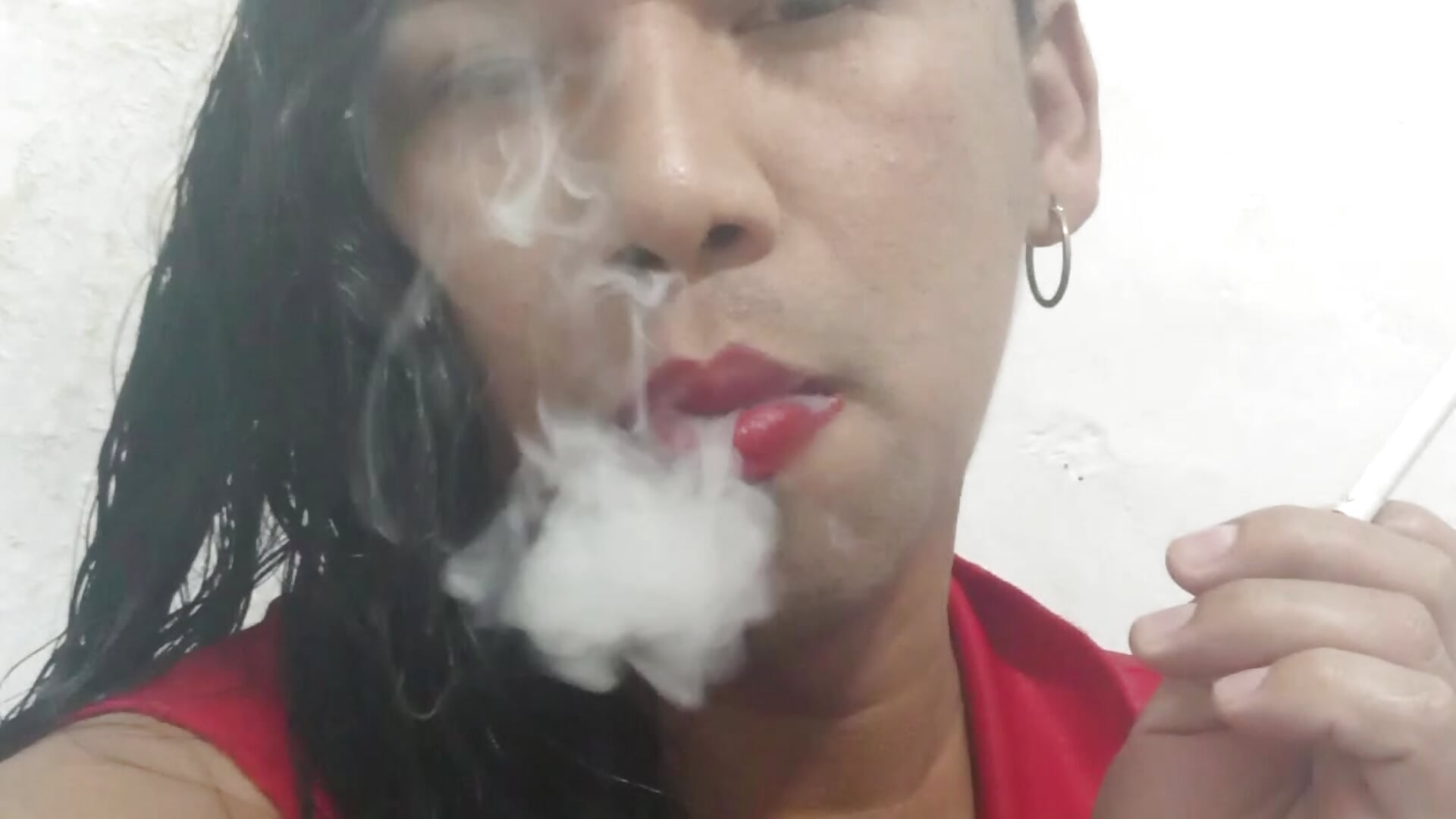 Smokin sexy - video by veropatri_fire cam model