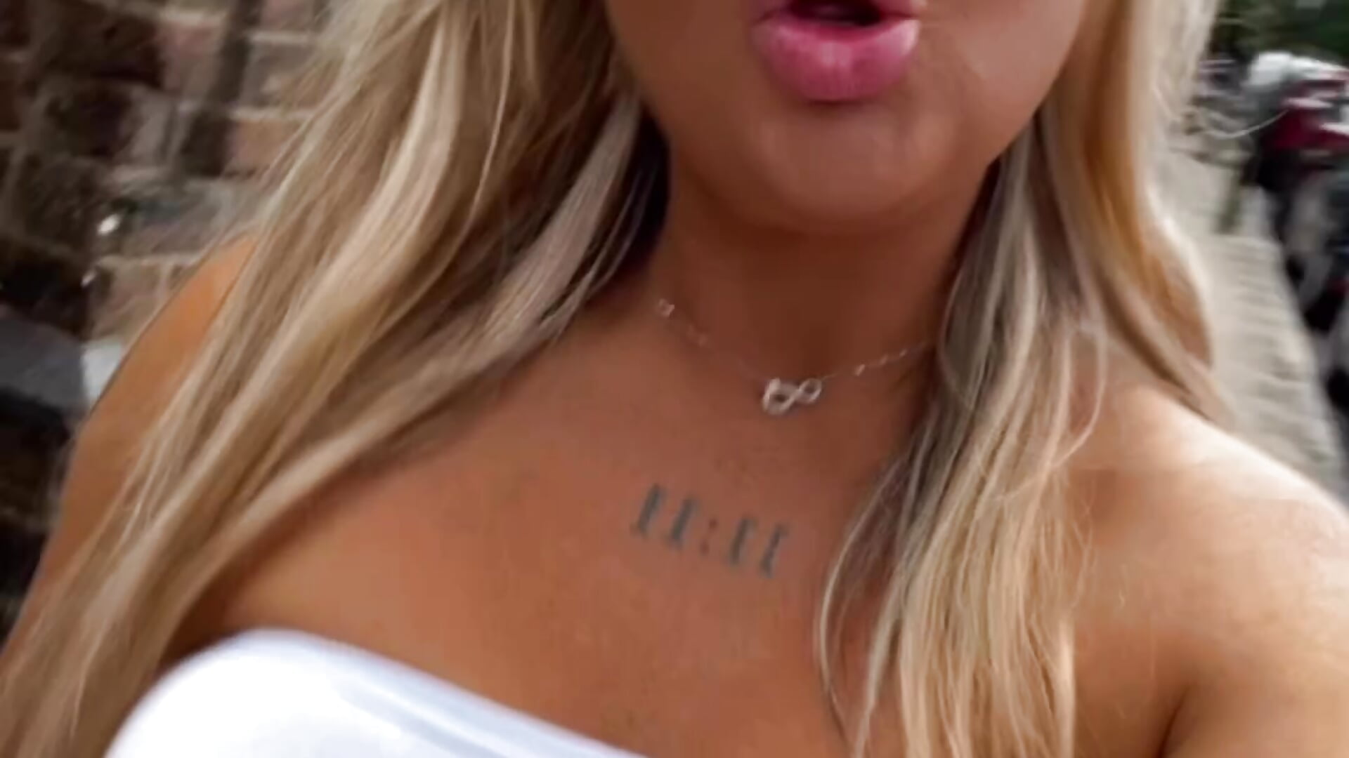 There she was just a'walkin down the street.... - video av MARRIED-MAN-FETISH cam model