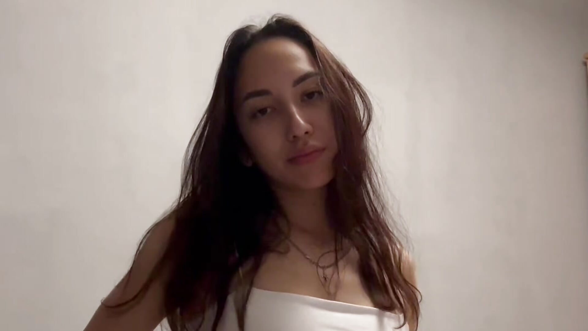 Young lady - video by ErleneEggett cam model