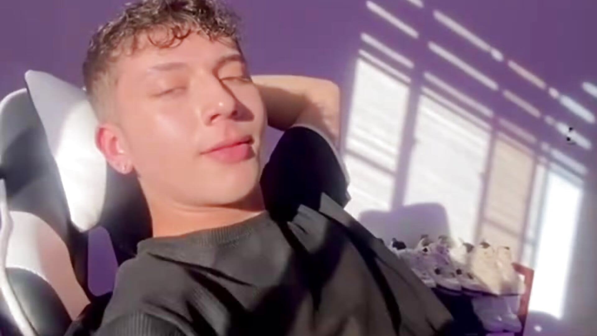 $🌞$ - video by oliver_kyy cam model