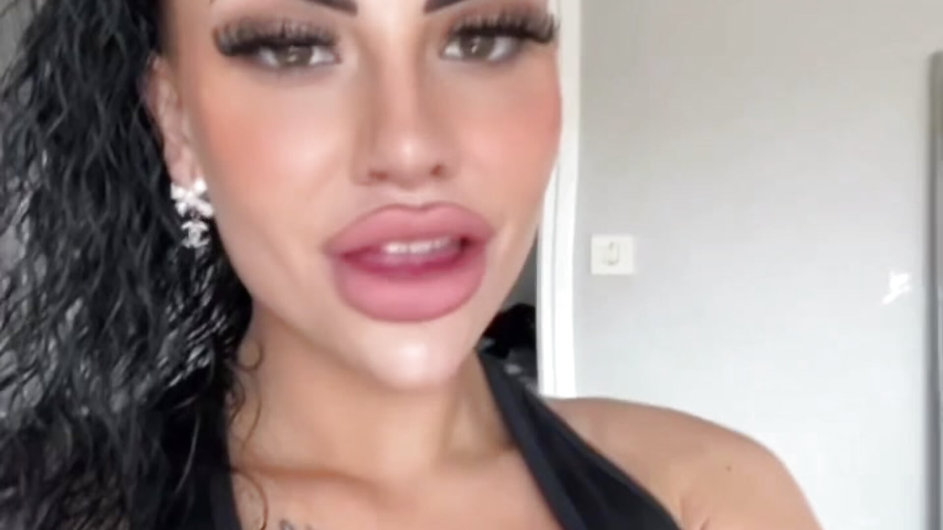 sassy - video by SassyNatasha cam model