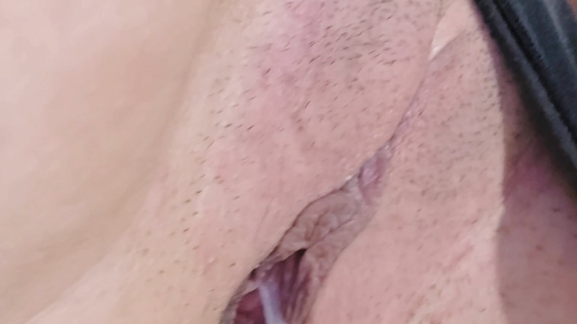 Lots of vaginal fluid 💦
