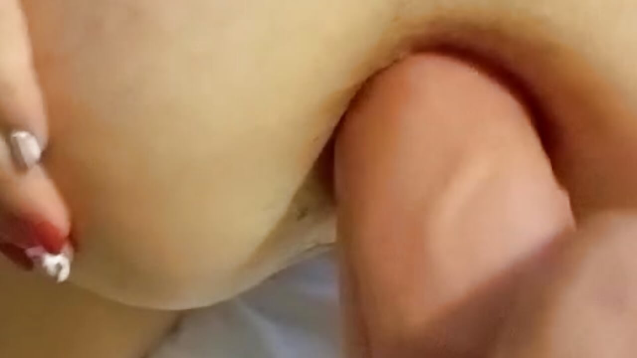 Il mio amico mi mette dildo xxxl nel culo e me lo sfonda, poi infila anche il suo - Monella78主播的视频