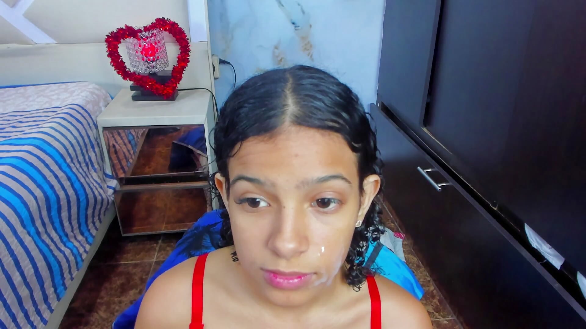 double cum in all face - vídeo de la modelo de cam Innocent_Looks