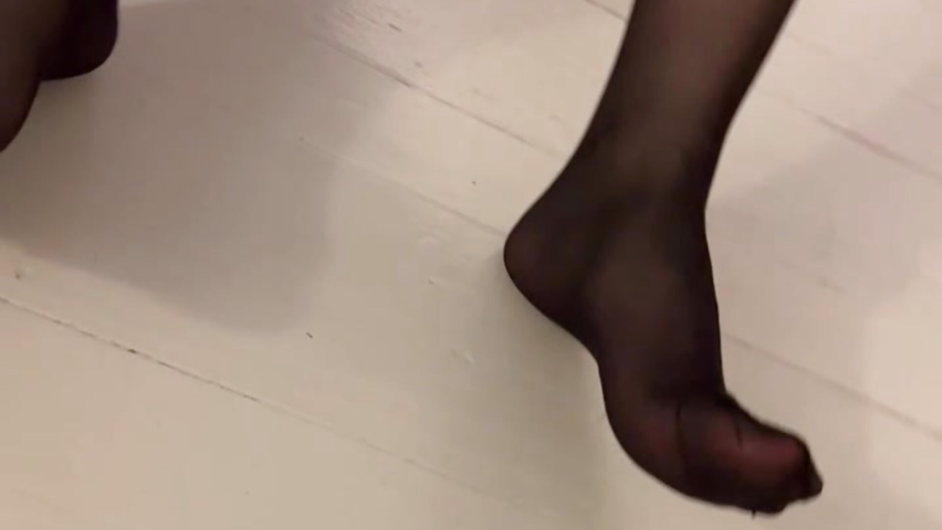 SOLO : striptease minou  épilée - video by kimii222409 cam model