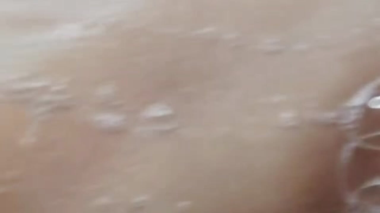 Look how the soap slides down my beautiful body. - video by Jessi_Walker cam model