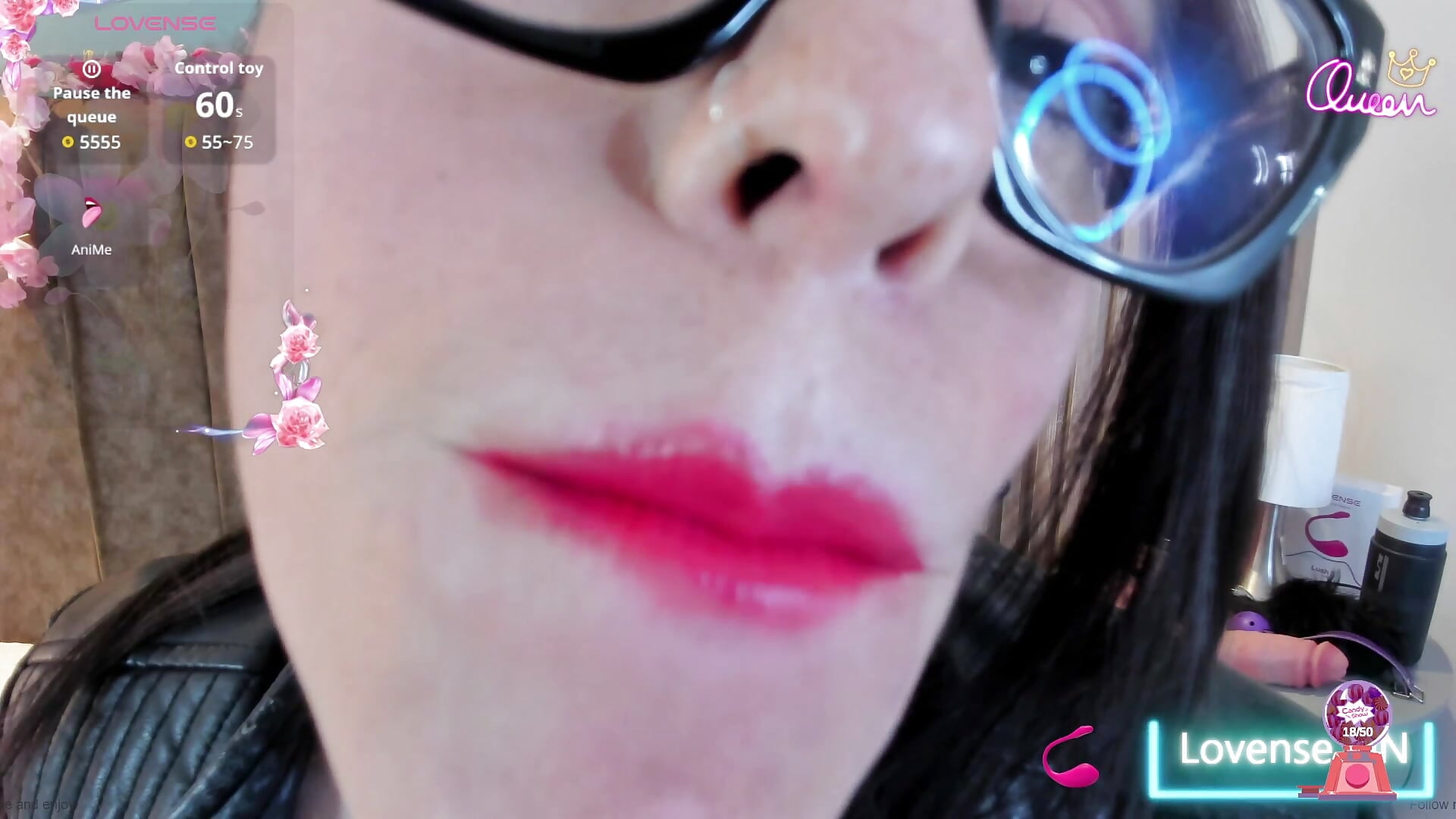 Peach lips - video by IsisNoir cam model