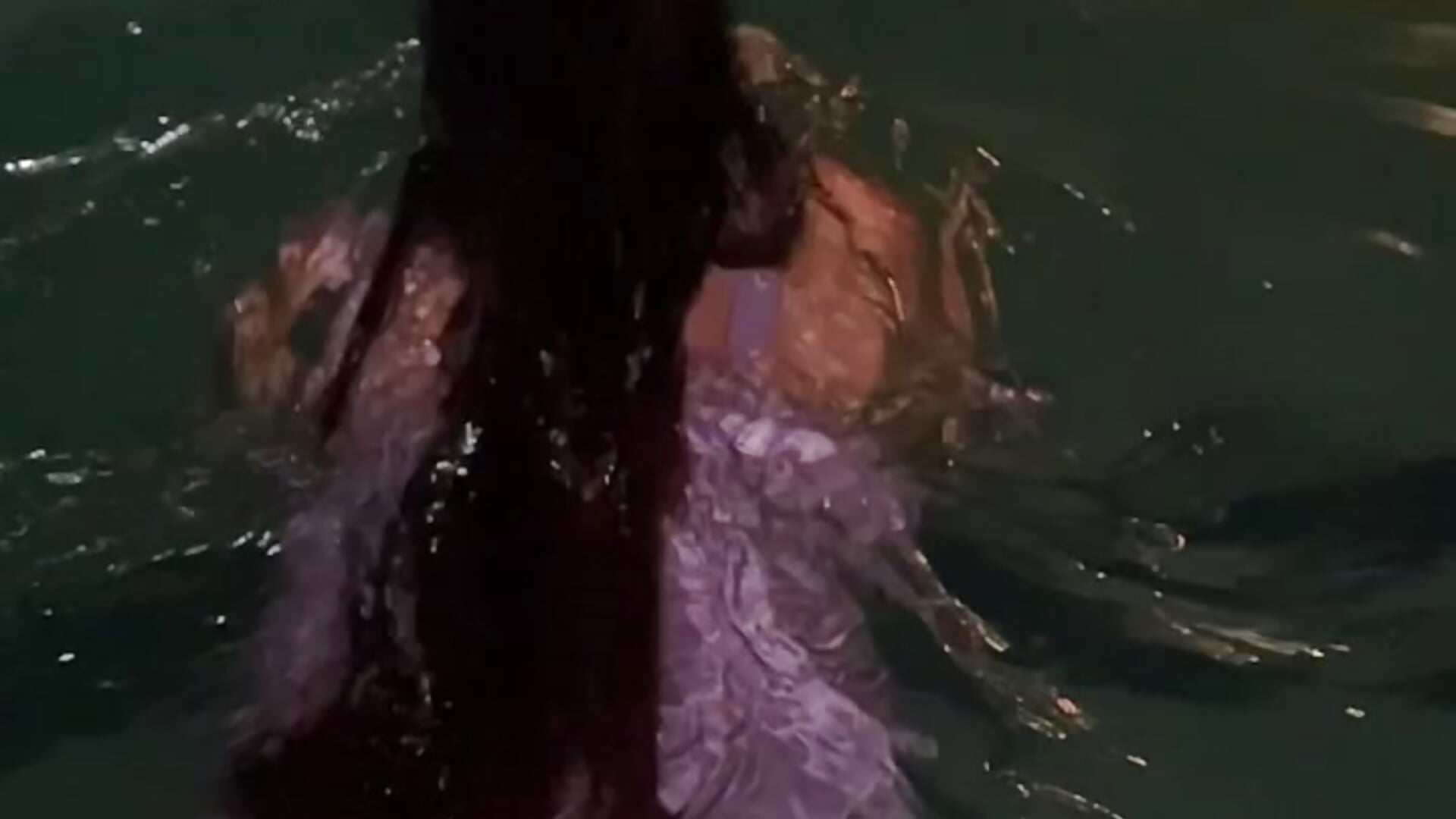 Sexy body in water 🔥 - video by DafneVega cam model