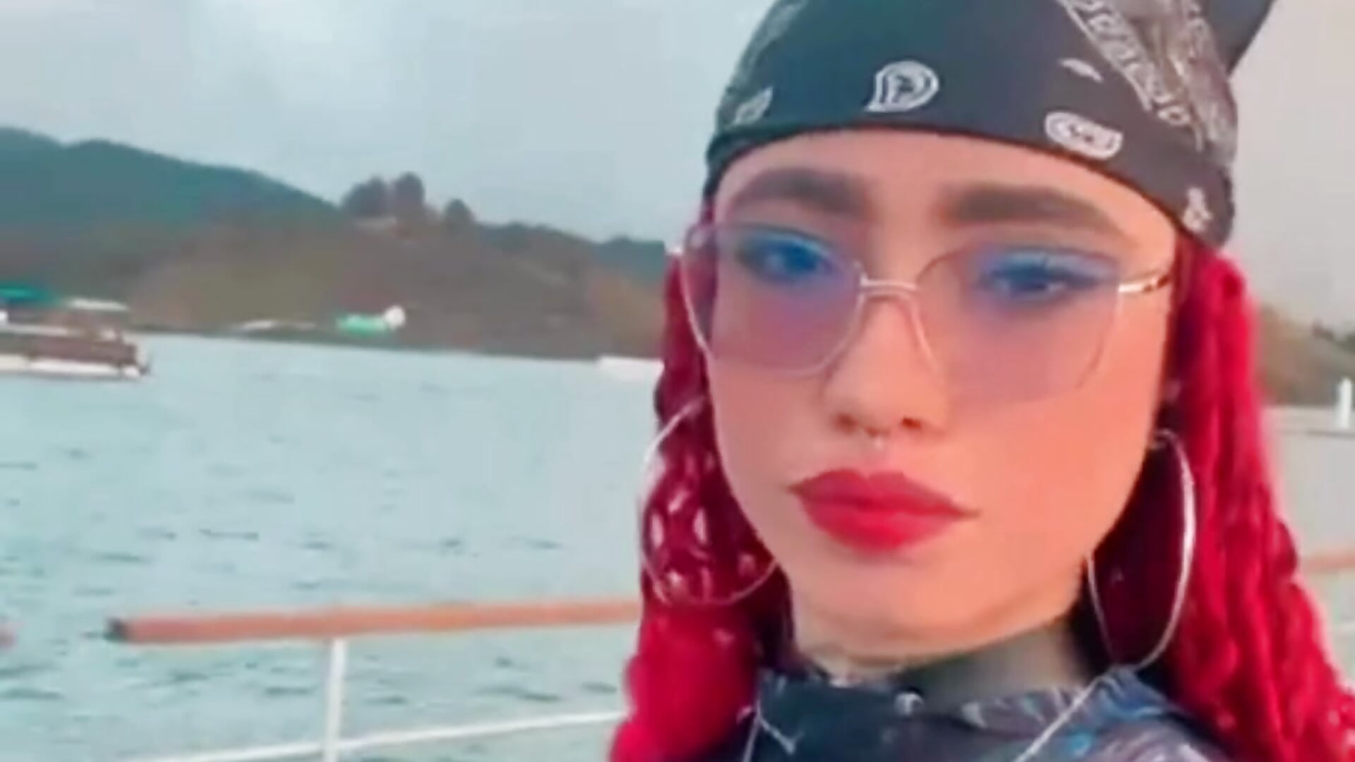 ME AND BEACH - video by salem_rose cam model