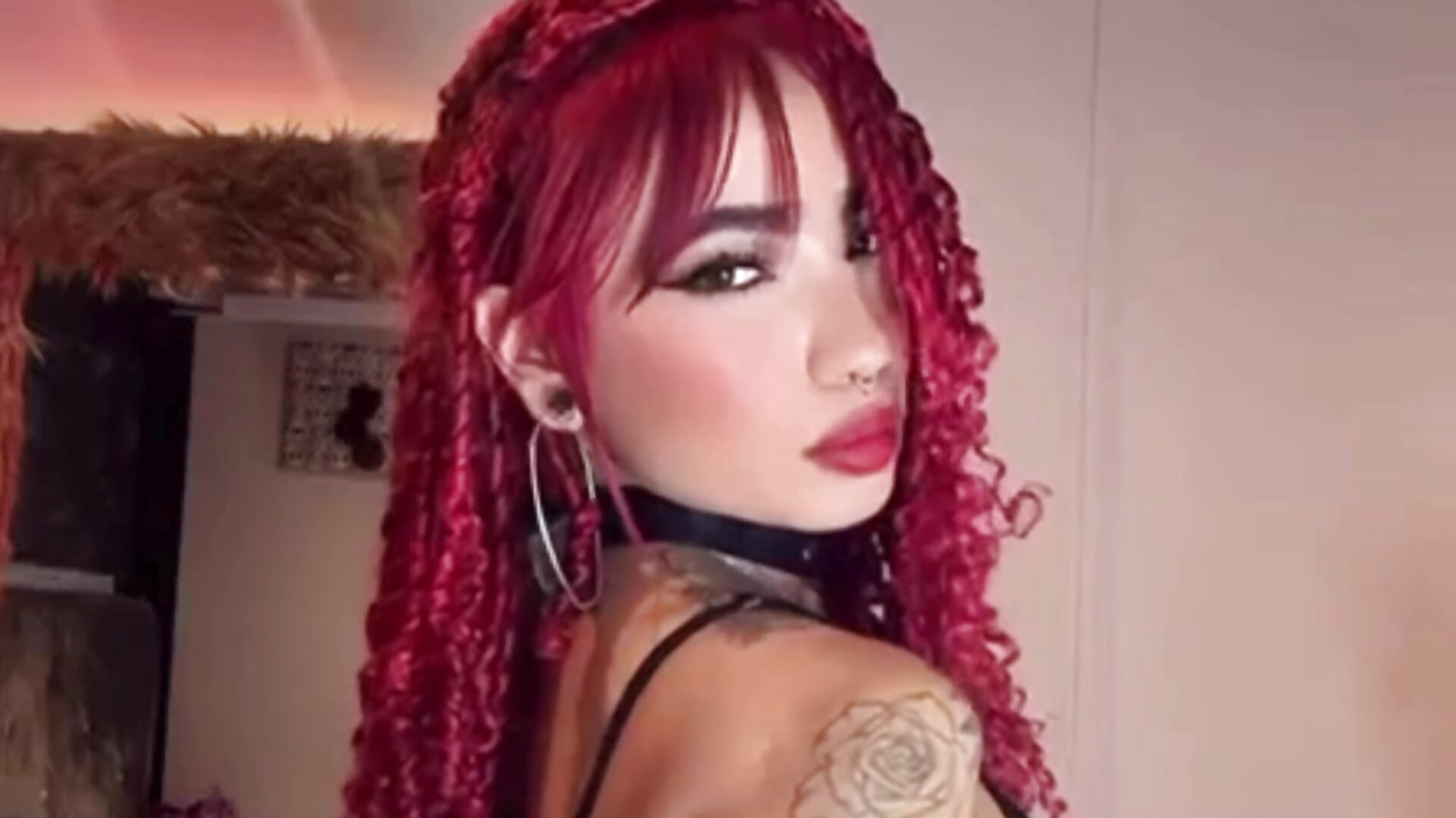 😁😁 - video by salem_rose cam model