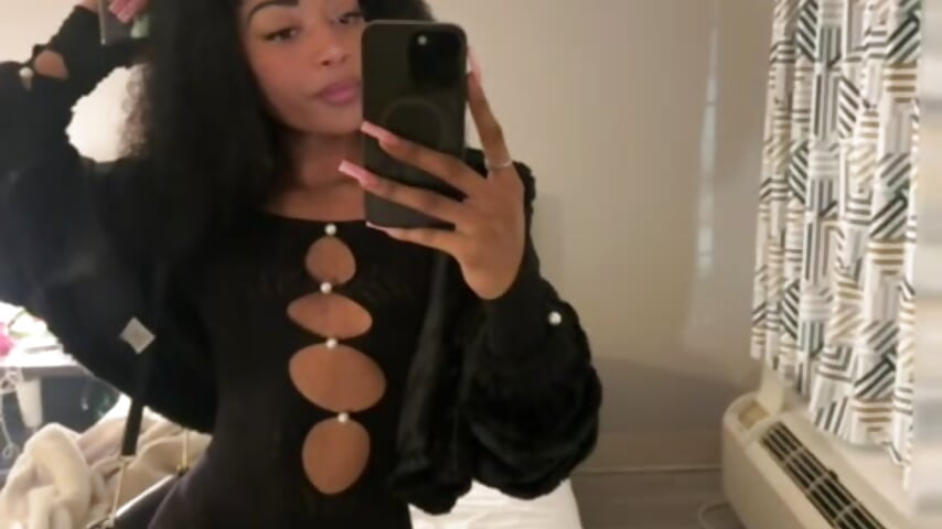 D5B9A35C-1BA8-4195-8033-568D91C233E4 - video by Mercedeszzz cam model