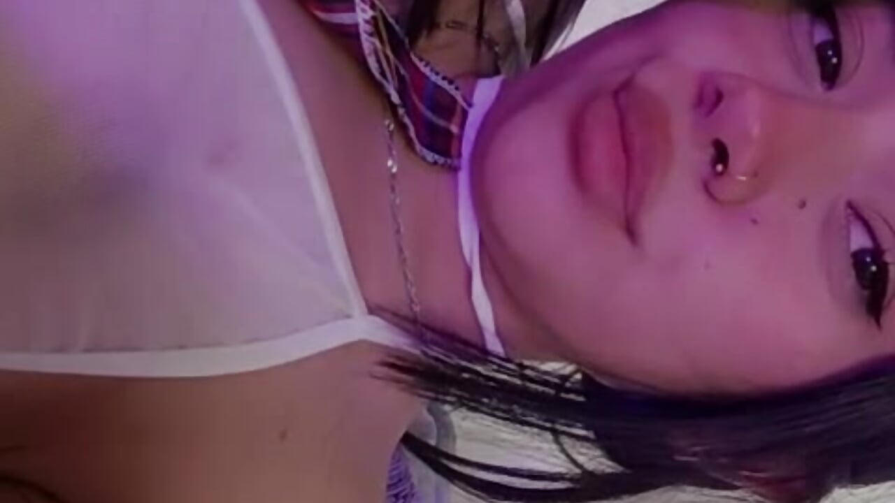 Schoolgirl - video oleh model kamera hellenngp