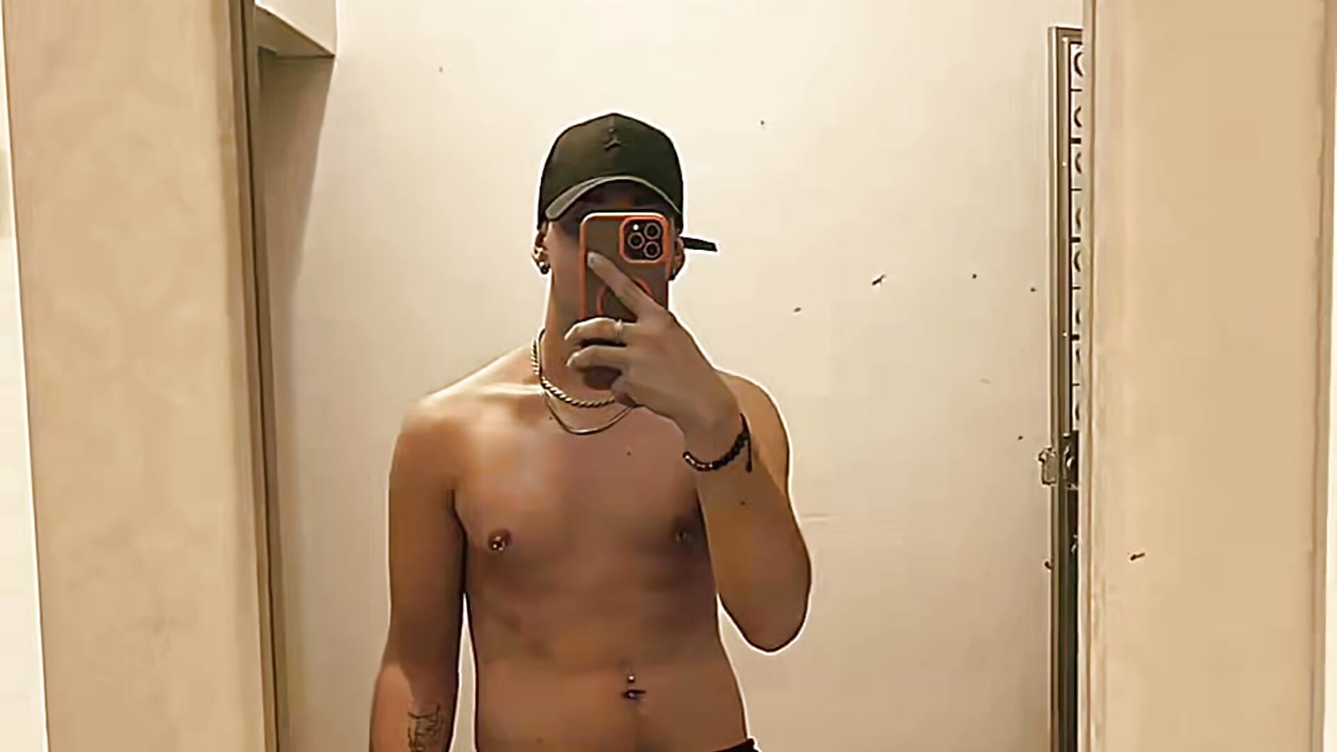 copy_A14A0ECB-BA8B-46F5-960B-84A92F0FBF5E - video by enzo_vittale03_ cam model