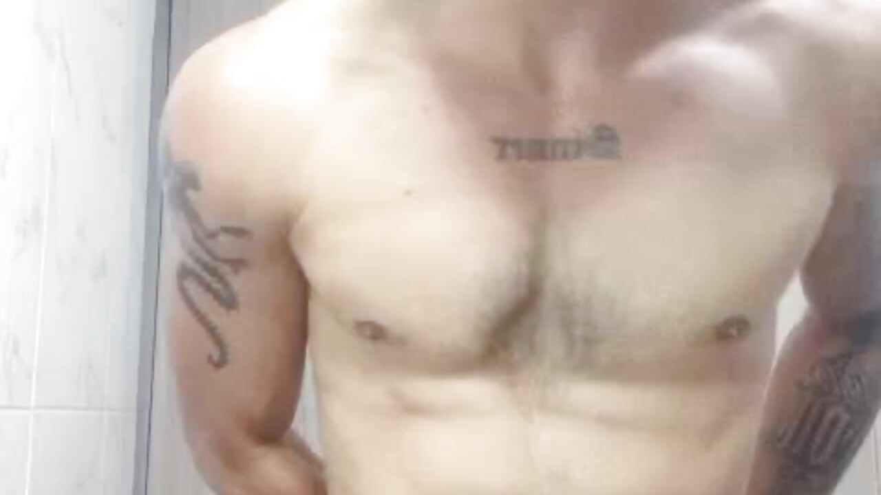 leaving the shower.－カメラキャストのLeo_santoroの動画