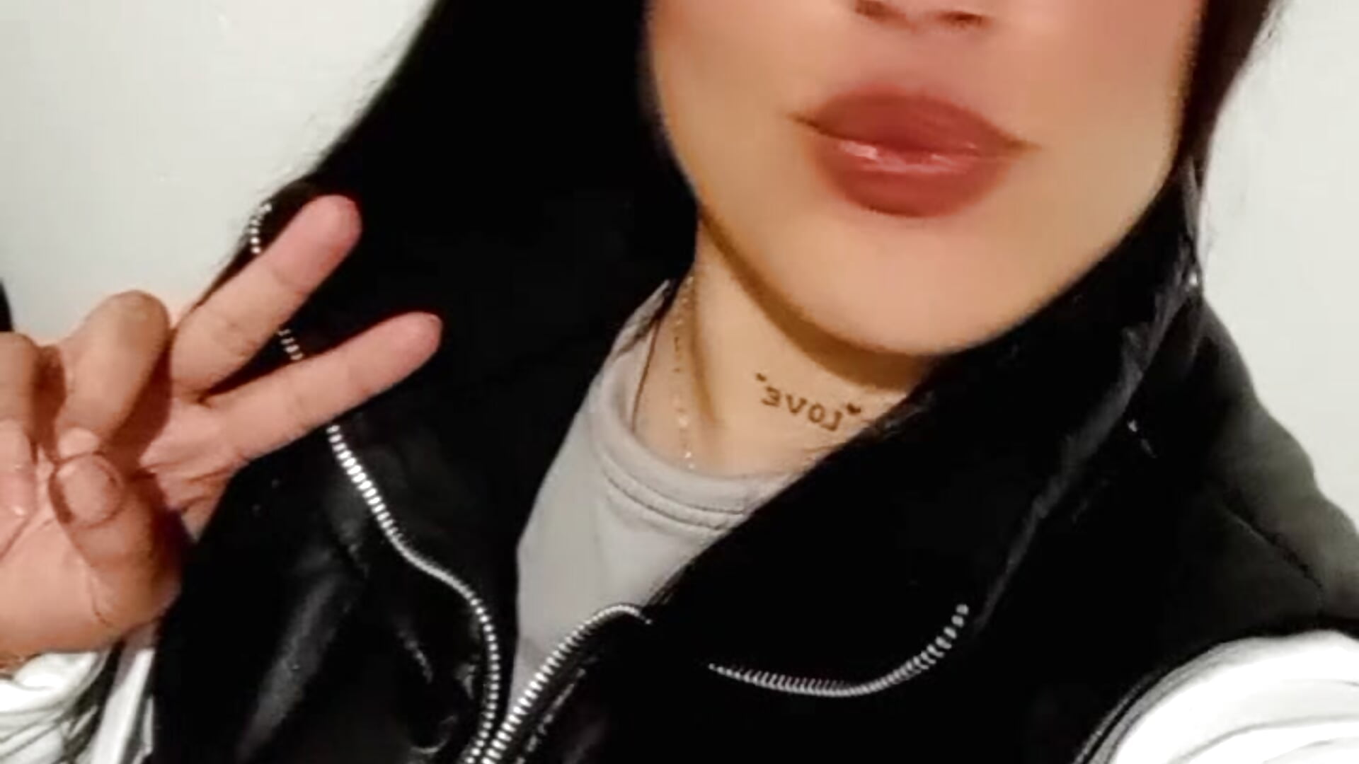 1000001786 - video by karolsamanta cam model