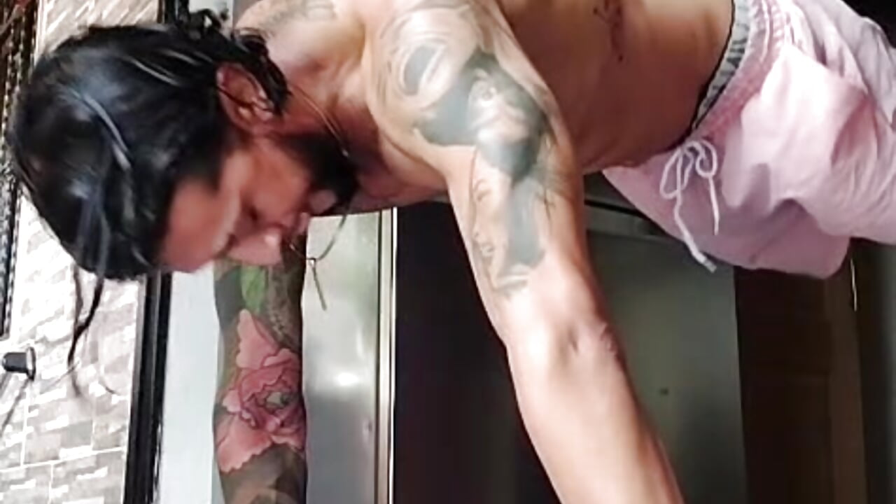 🔥 A LITTLE BIT OF EXERCISE 🔥 - vídeo de la modelo de cam jonas_conor