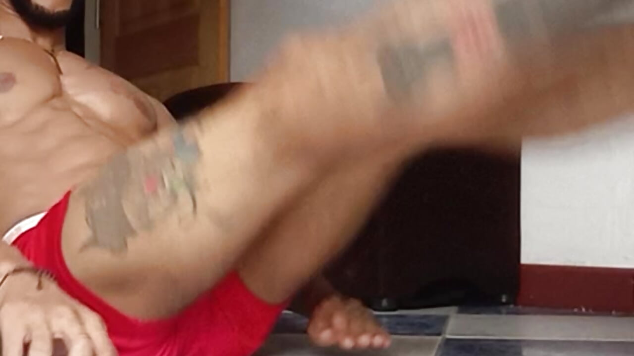 EXERCISING MY ABS - vídeo de jonas_conor modelo de câmara