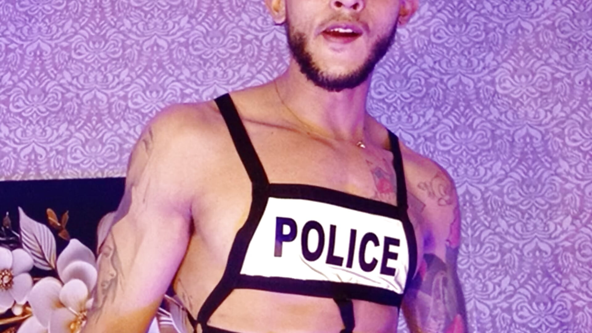 Would you like to be with this sexy police officer? - vídeo de jonas_conor modelo de câmara